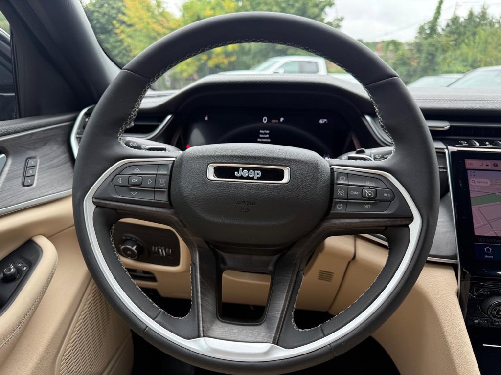 Used 2023 Jeep Grand Cherokee L Limited w/ Luxury Tech Group II AWD/4WD image 25