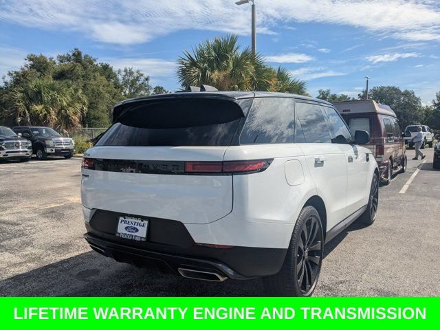 Used 2025 Land Rover Range Rover Sport SE AWD/4WD image 4