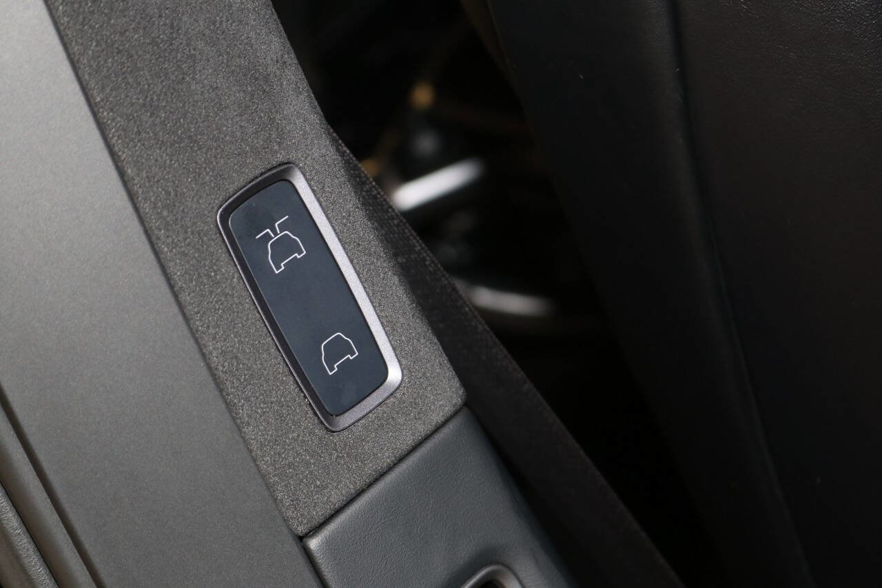 Used 2020 Tesla Model X image 57