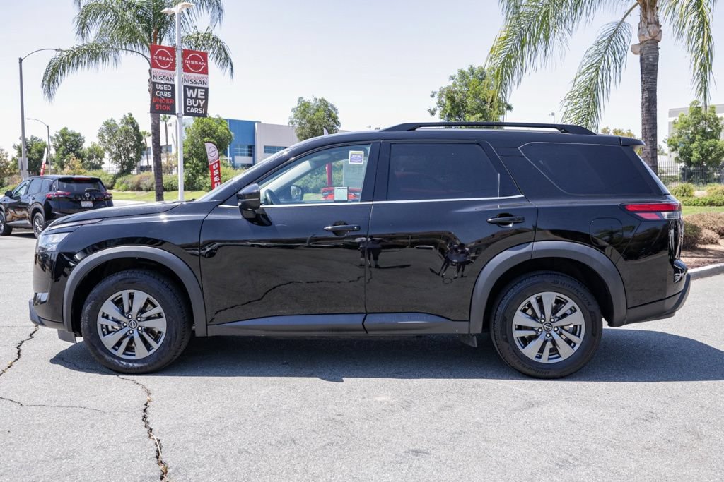 Used 2024 Nissan Pathfinder SV FWD image 7
