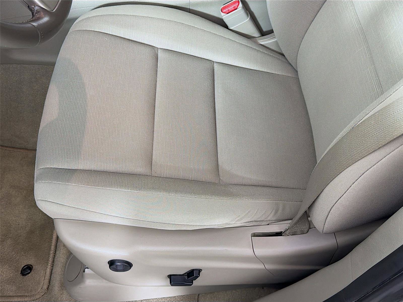 Used 2012 Jeep Grand Cherokee Laredo w/ Laredo E Group image 18