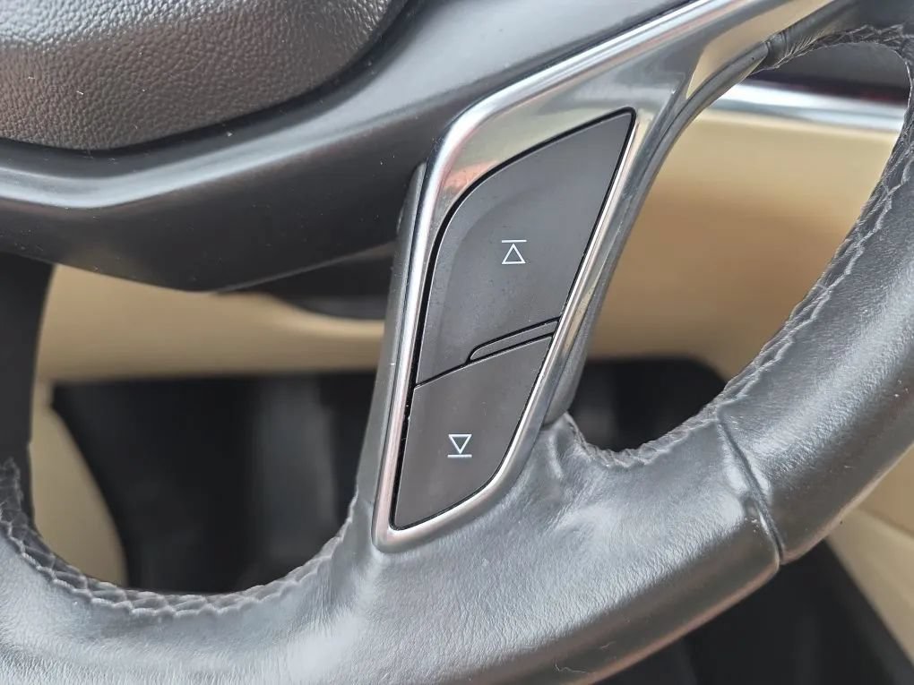 Used 2019 Cadillac XT5 Luxury FWD image 23