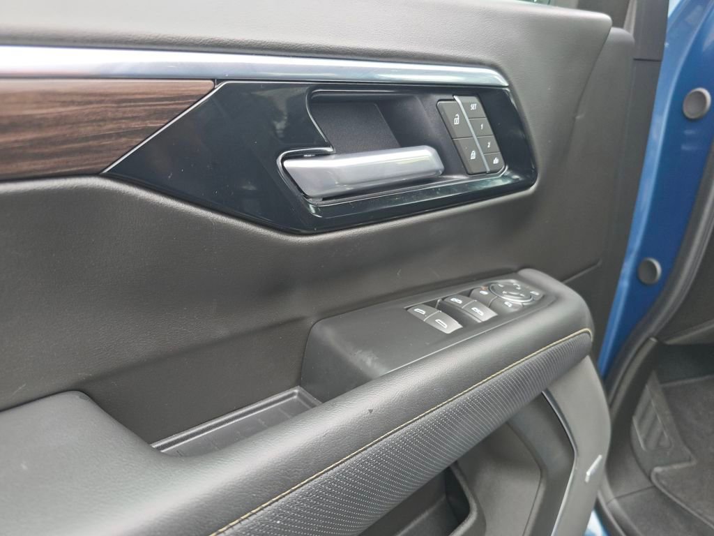 Used 2025 Chevrolet Tahoe Premier image 11