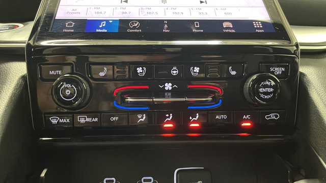Certified 2024 Jeep Grand Cherokee Limited w/ Luxury Tech Group II AWD/4WD image 18