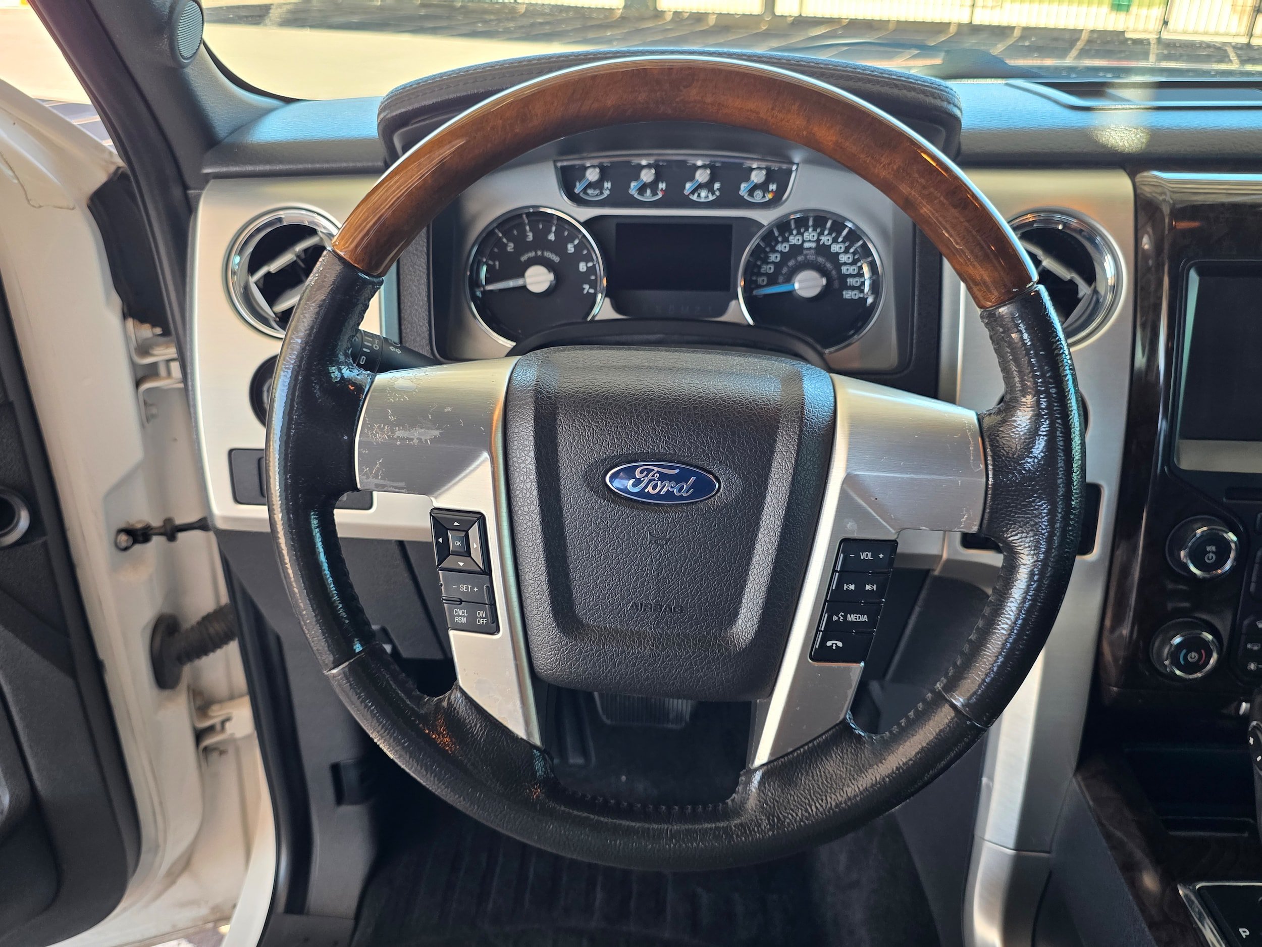 Used 2014 Ford F150 Platinum AWD/4WD image 17