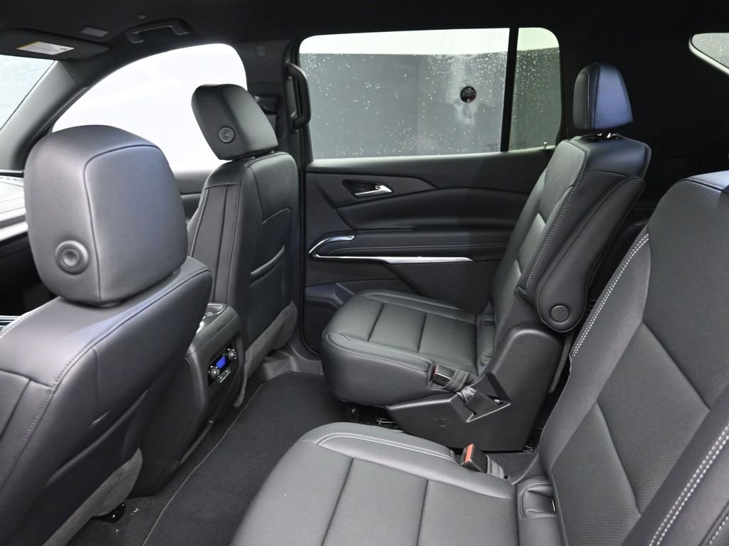 New 2026 Chevrolet Traverse LT image 11