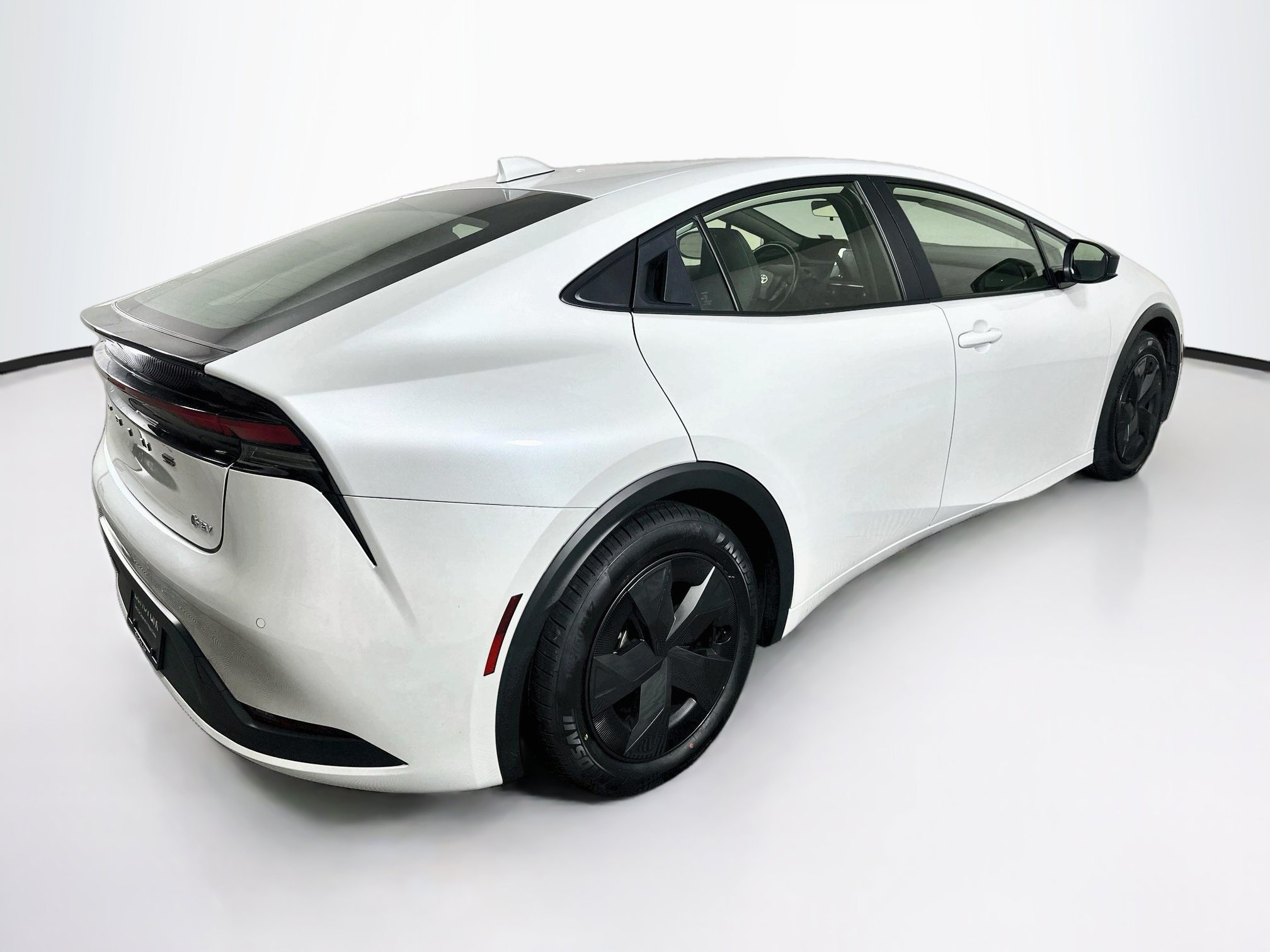 Used 2025 Toyota Prius LE FWD image 9