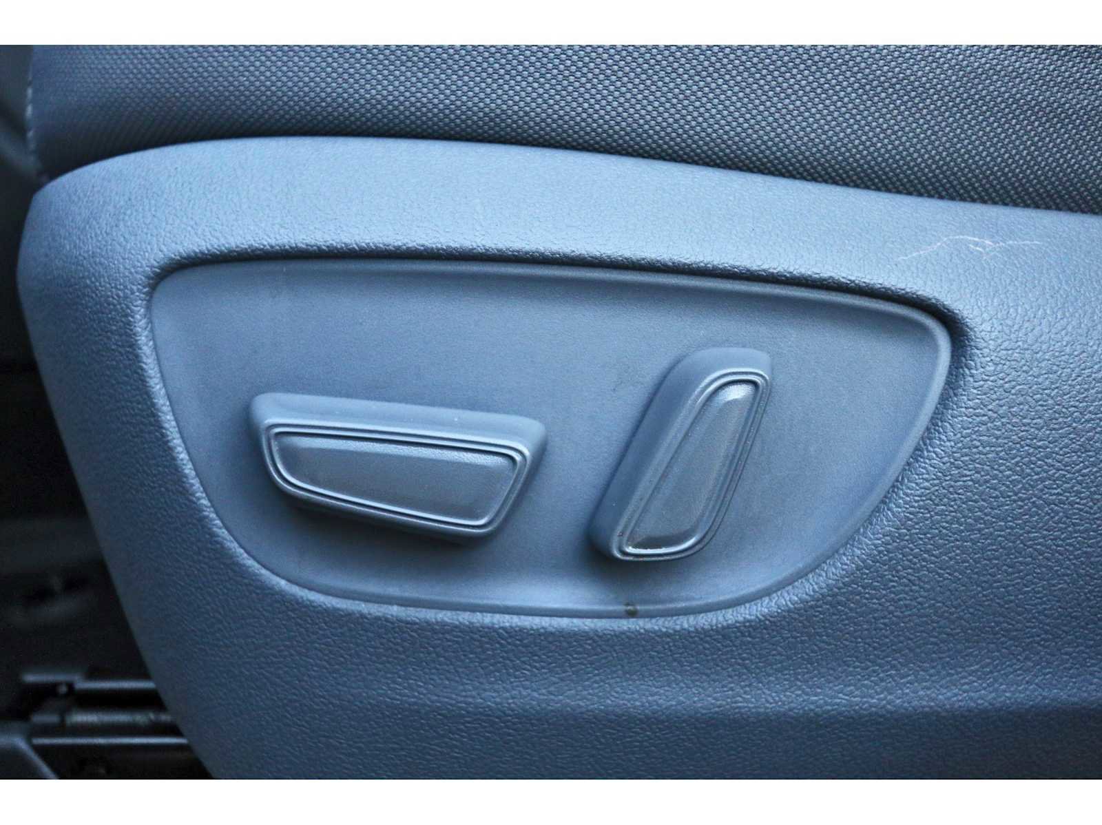 Used 2023 Toyota Highlander LE image 24