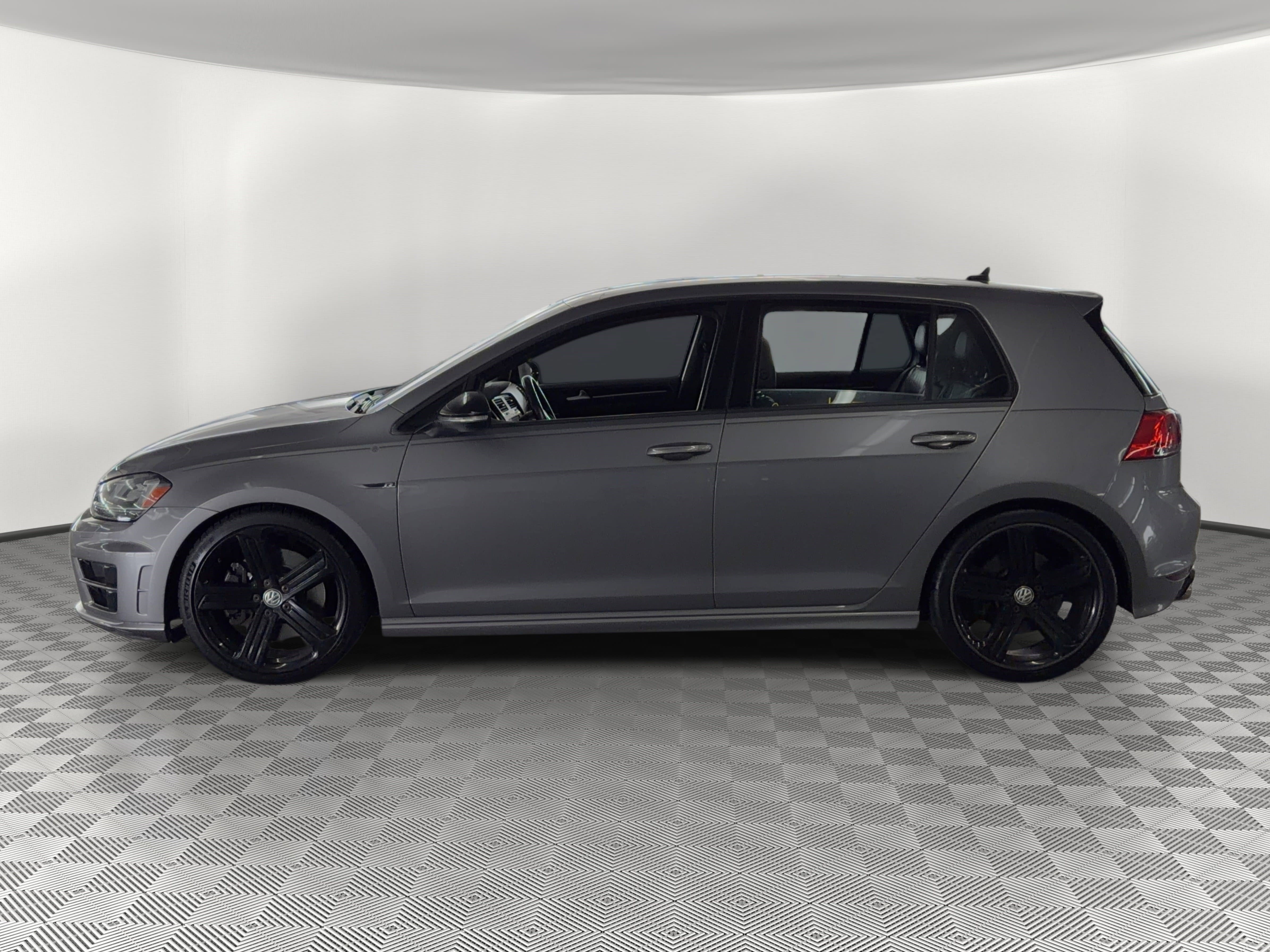 Used 2016 Volkswagen Golf 4-Door AWD/4WD image 2