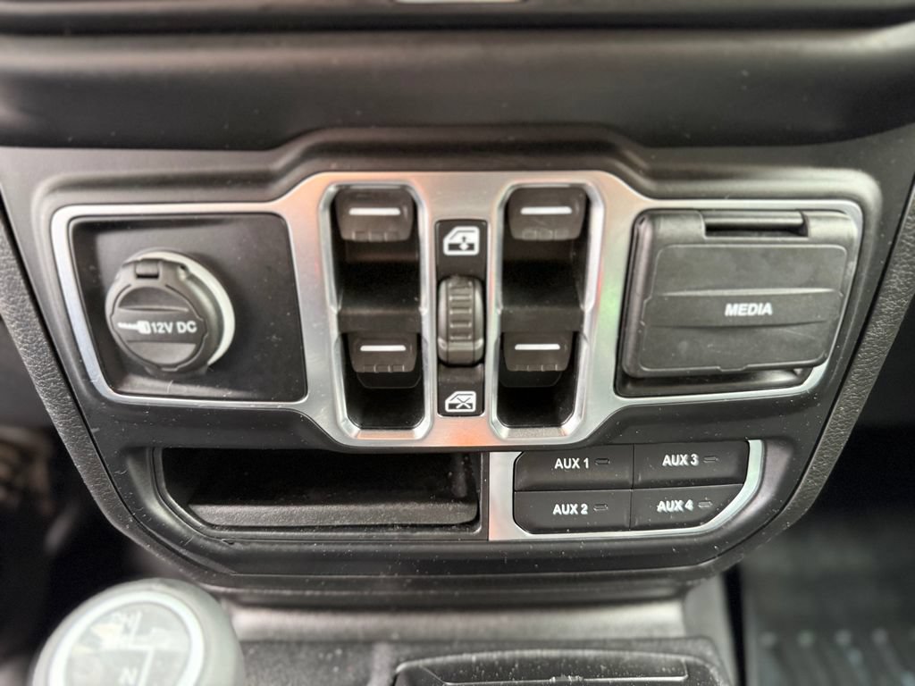 Used 2020 Jeep Wrangler Unlimited Sahara AWD/4WD image 18