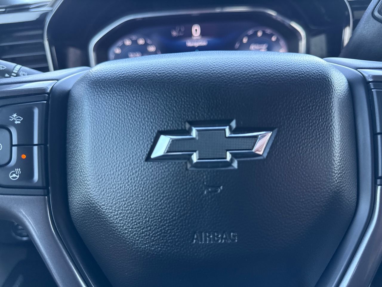 Used 2025 Chevrolet Silverado 2500 ZR2 w/ Technology Package image 31