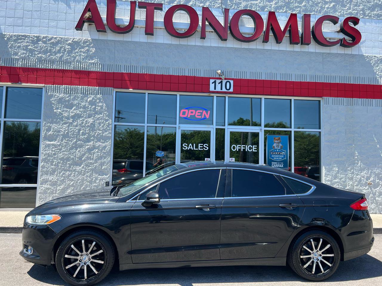 Used 2014 Ford Fusion SE w/ Equipment Group 202A FWD image 2