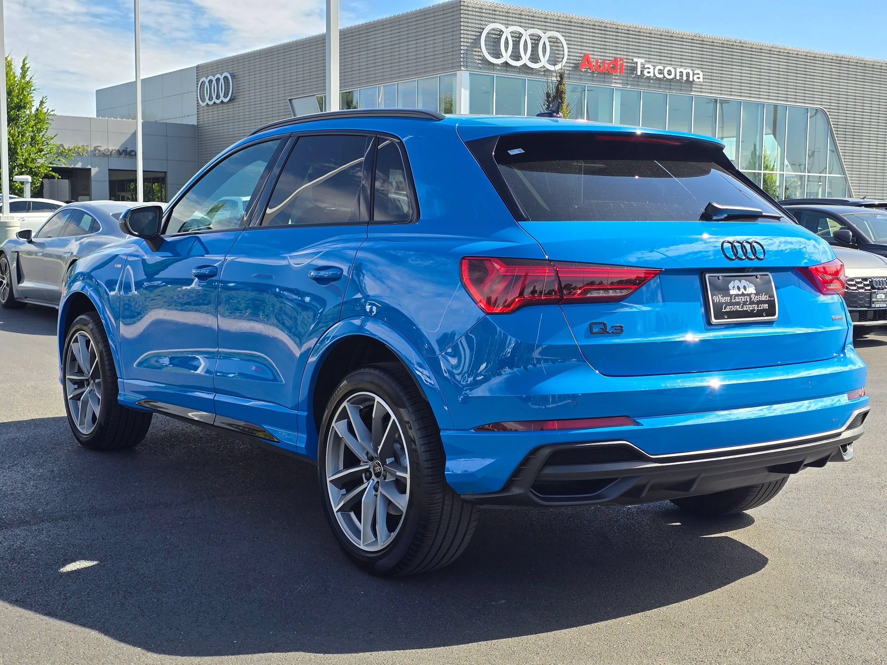Used 2023 Audi Q3 2.0T Premium Plus w/ Premium Plus Package AWD/4WD image 3