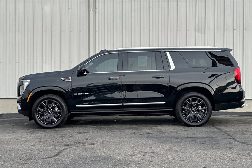 Used 2025 GMC Yukon XL Denali w/ Denali Reserve Package image 8