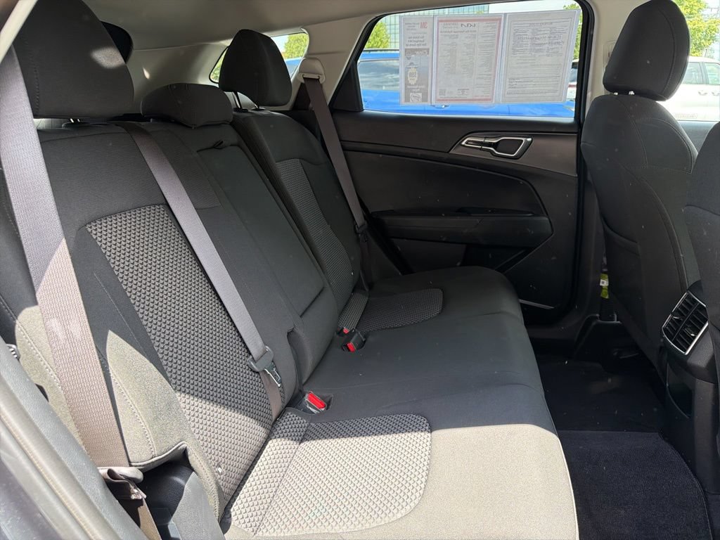 Used 2025 Kia Sportage LX AWD/4WD image 13