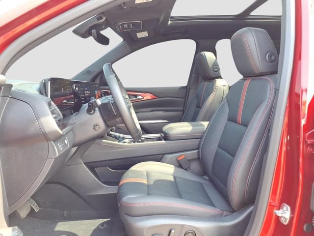 Used 2025 Chevrolet Traverse RS w/ LPO, Floor Liner Package FWD image 11