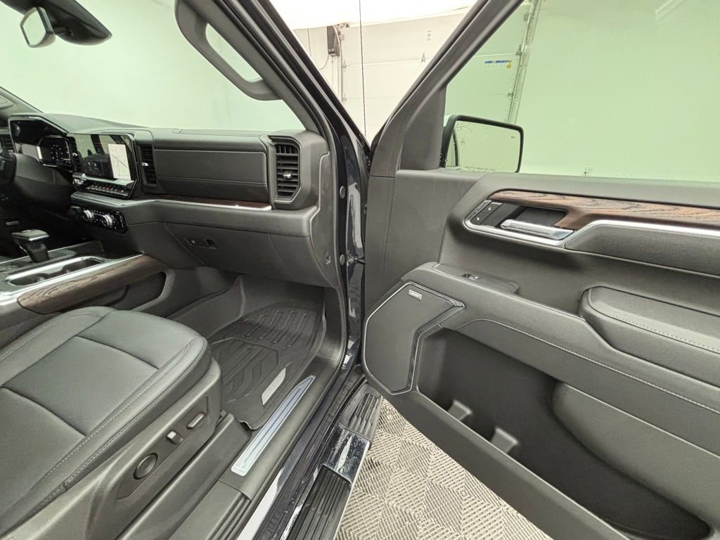 New 2025 GMC Sierra 1500 SLT w/ SLT Premium Plus Package image 37
