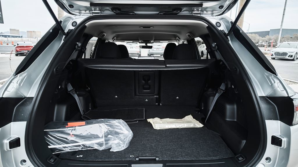 New 2026 Mitsubishi Outlander ES FWD image 8