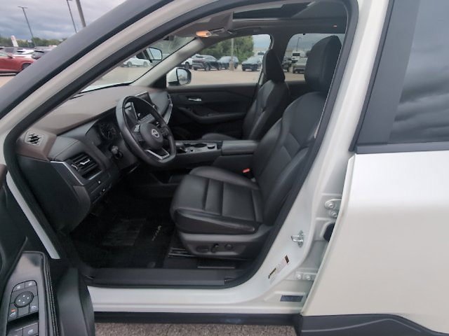 Used 2023 Nissan Rogue SV w/ SV Premium B Package AWD/4WD image 13