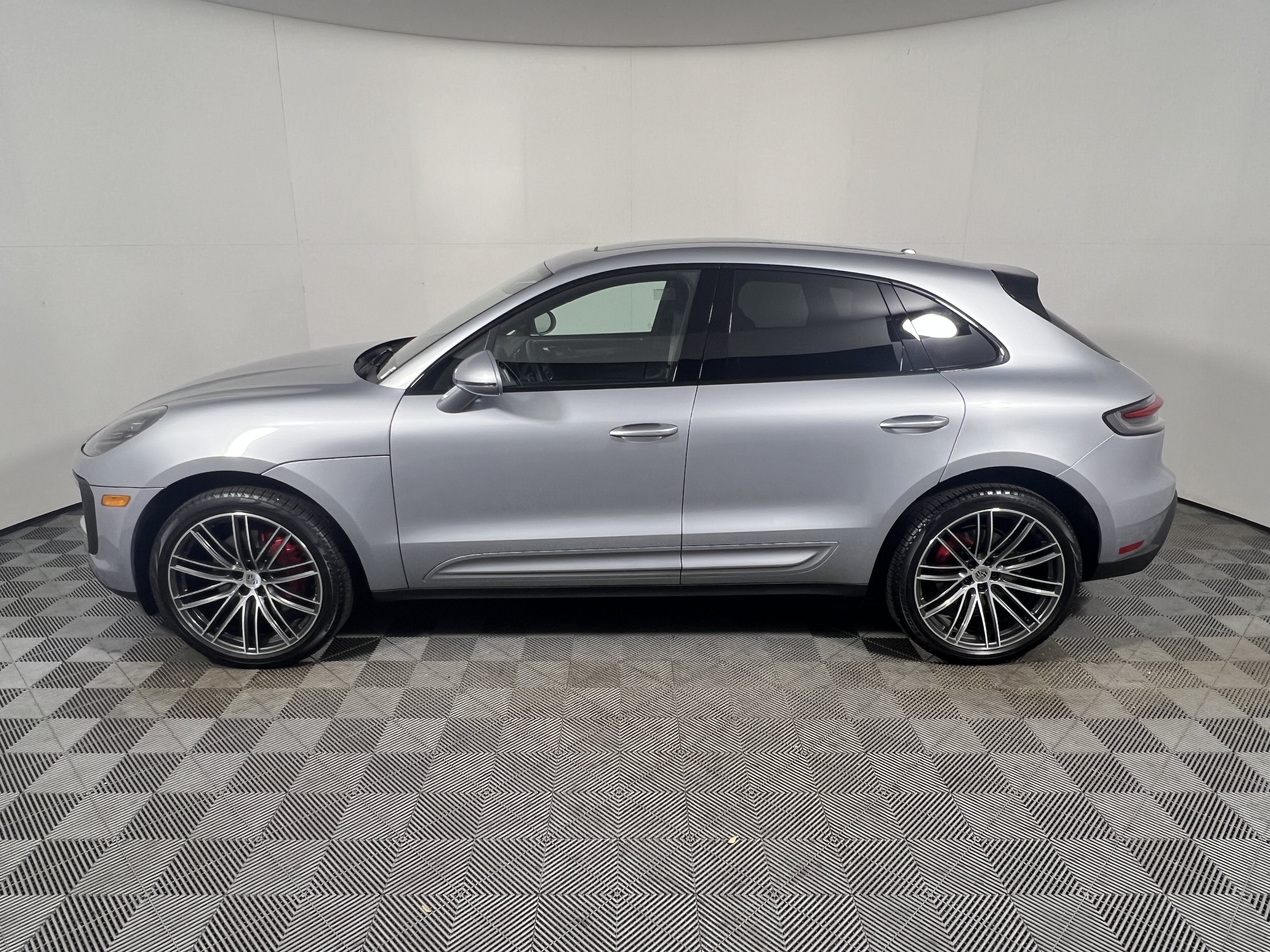 Certified 2026 Porsche Macan S AWD/4WD image 2