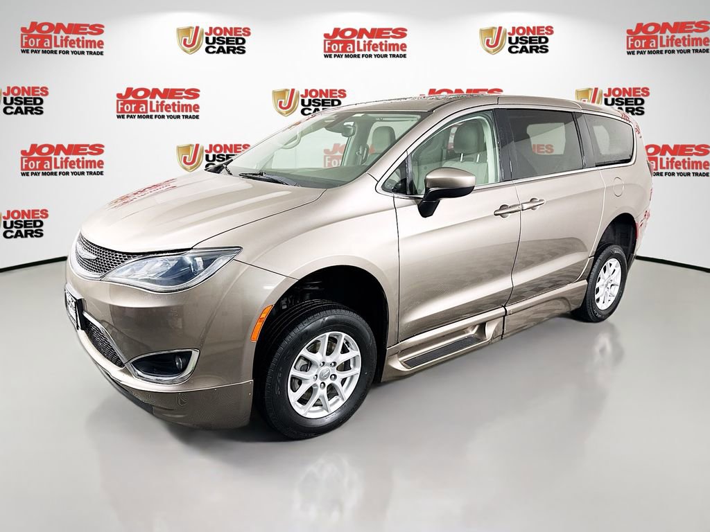 Used 2017 Chrysler Pacifica Touring Plus image 11