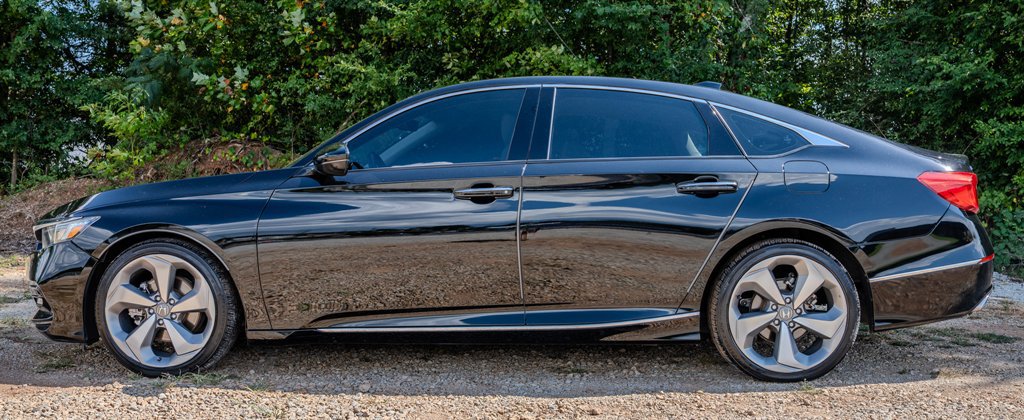 Used 2018 Honda Accord Touring image 2