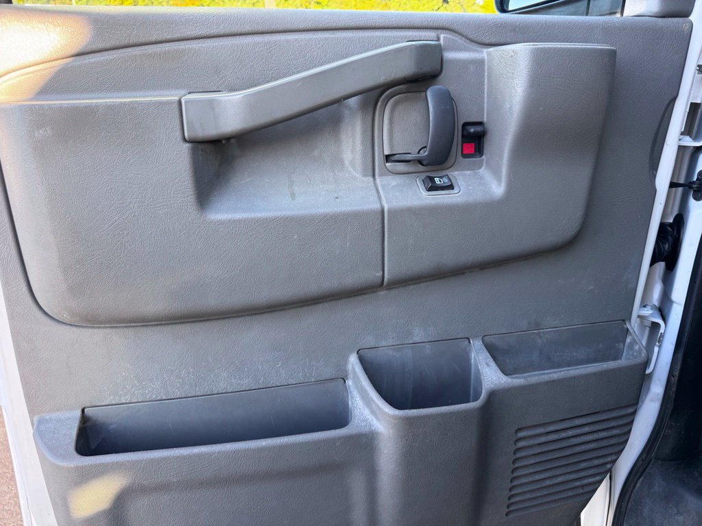 Used 2017 Chevrolet Express 2500 RWD image 16