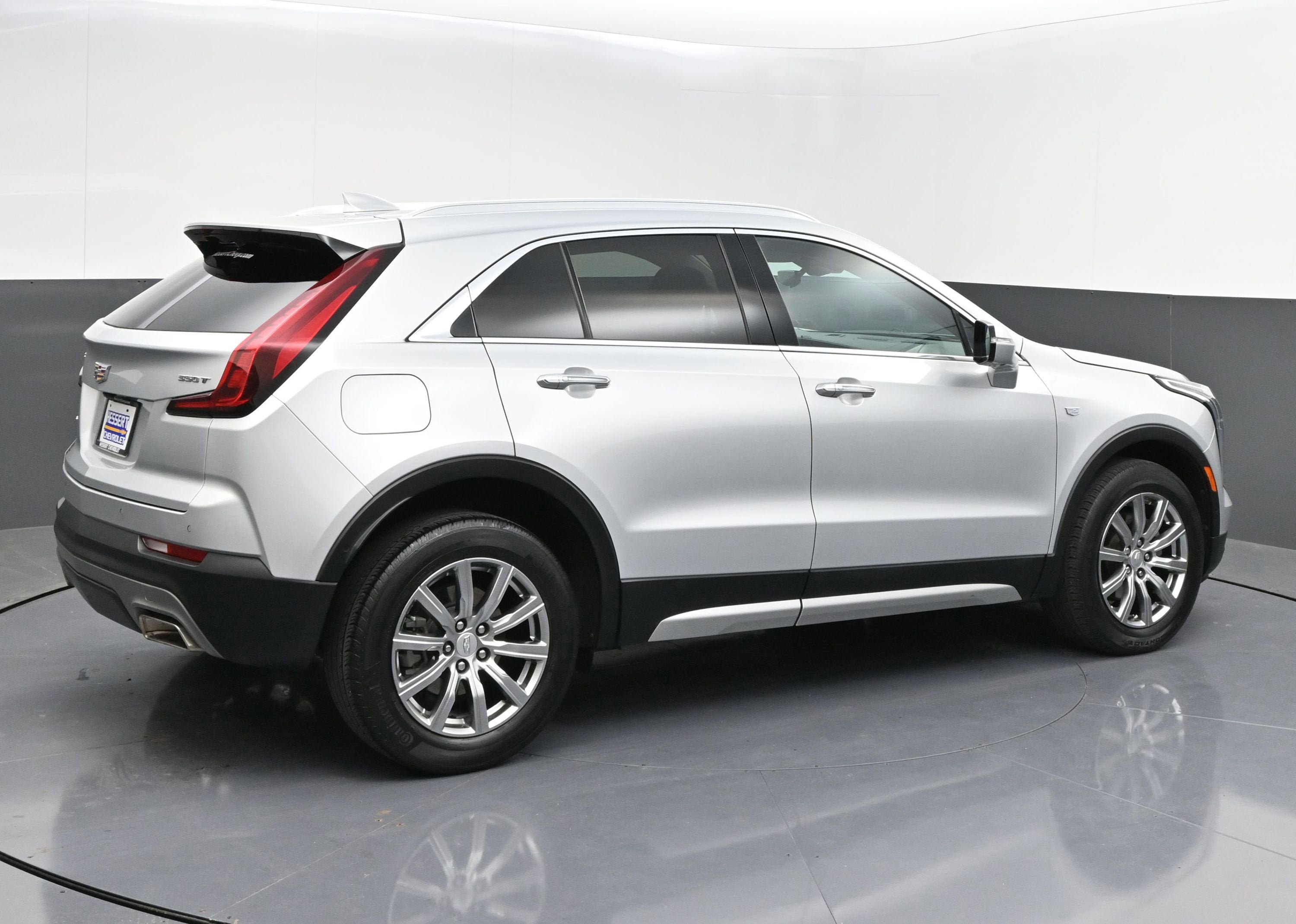 Used 2022 Cadillac XT4 Premium Luxury w/ Enhanced Visibility Package AWD/4WD image 7