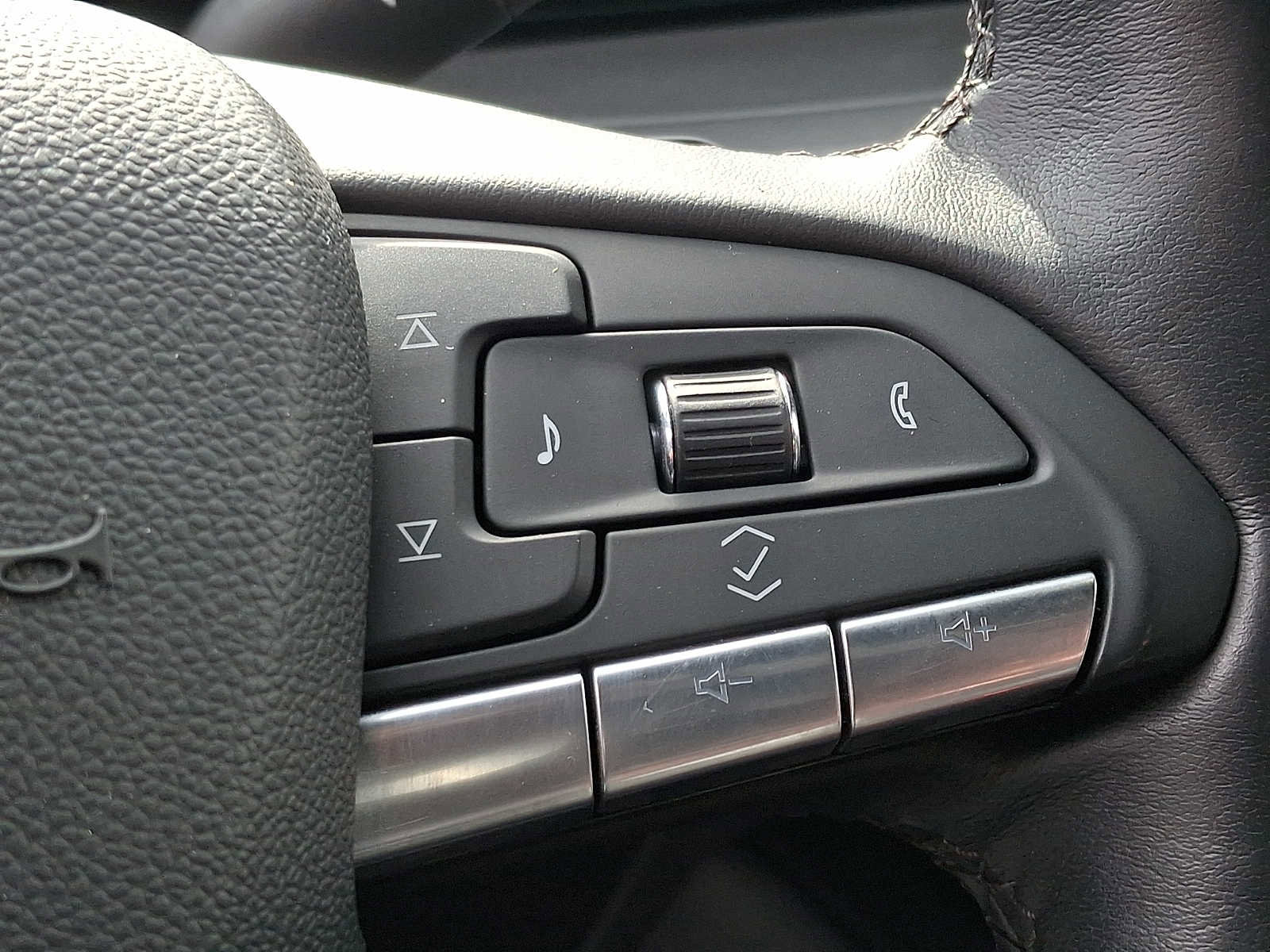 Used 2024 Cadillac XT4 Premium Luxury image 22