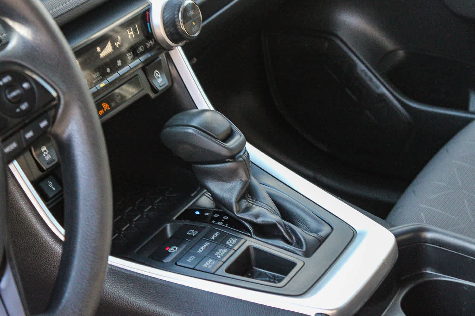 Used 2021 Toyota RAV4 XLE image 22