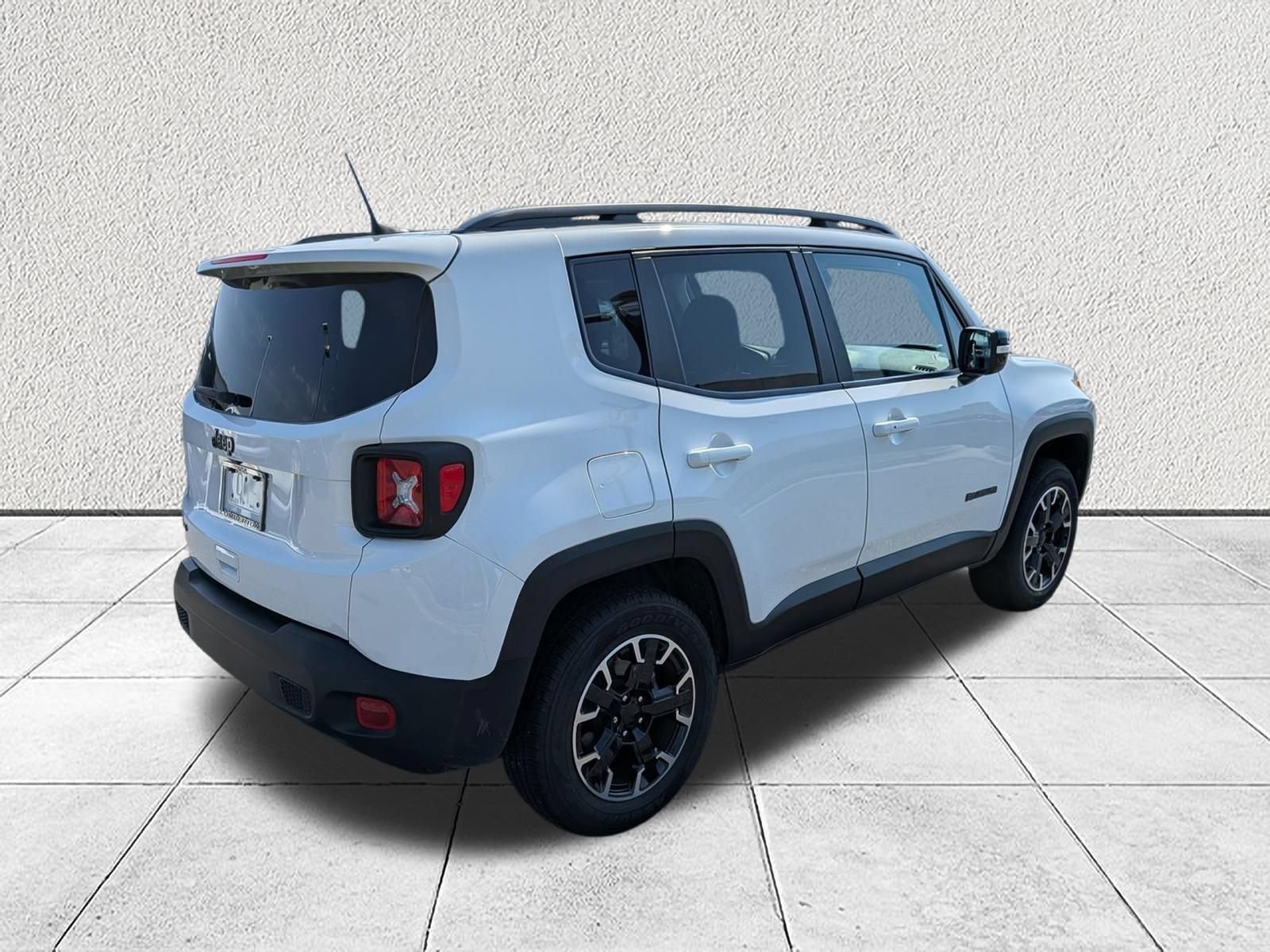 Used 2023 Jeep Renegade Latitude AWD/4WD image 3