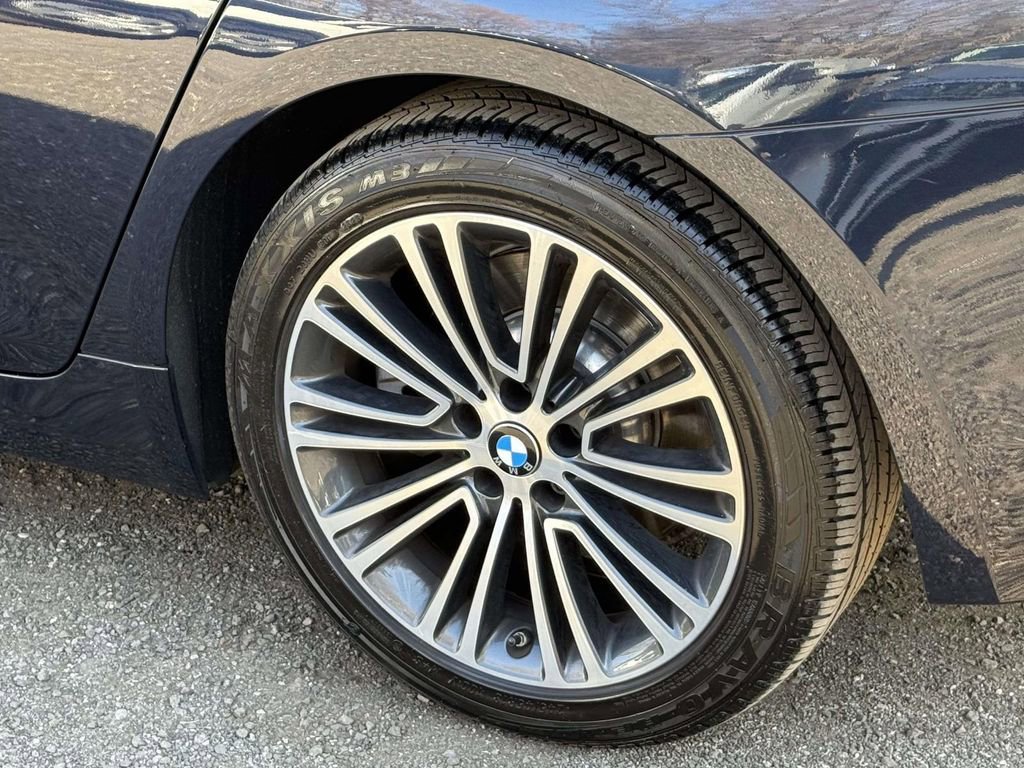 Used 2020 BMW 530i xDrive w/ Convenience Package image 11