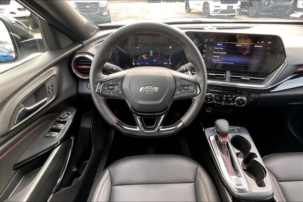 Used 2025 Chevrolet Trax RS FWD image 8