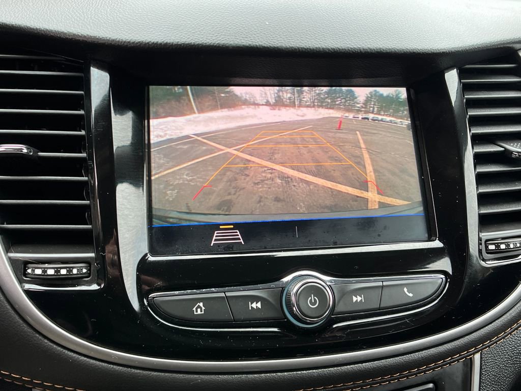 Used 2022 Chevrolet Trax LT w/ LT Convenience Package image 18