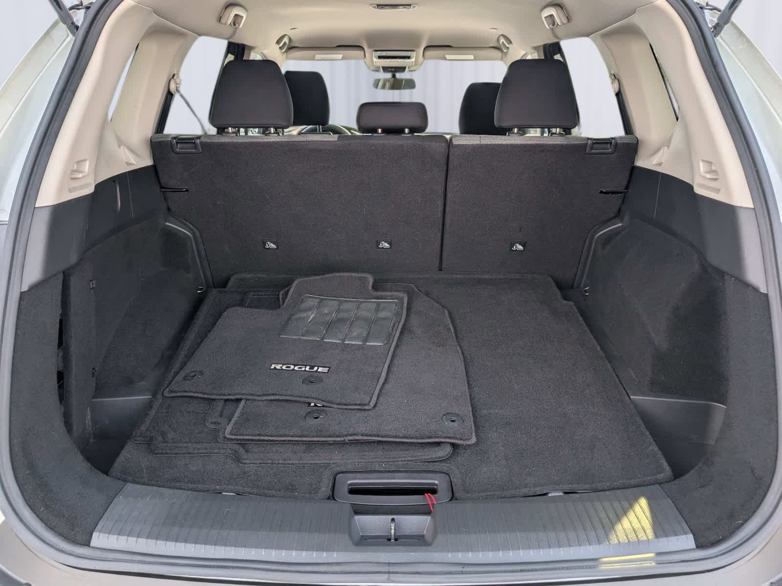 Used 2023 Nissan Rogue SV image 11