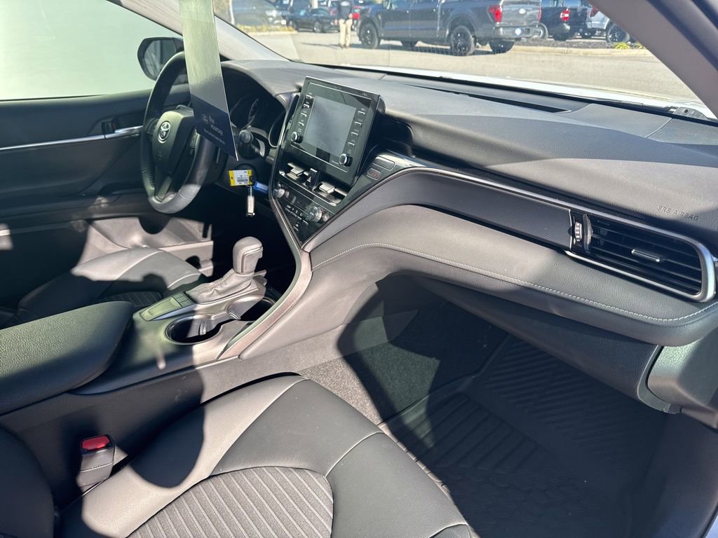Used 2024 Toyota Camry SE image 30