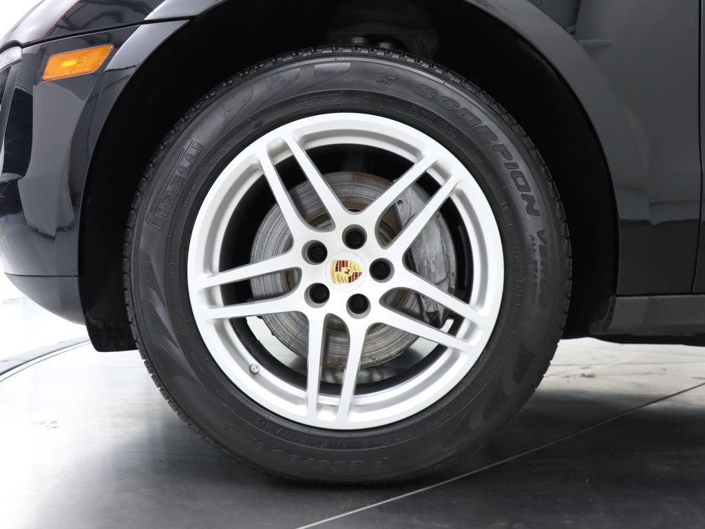 Used 2017 Porsche Macan image 40