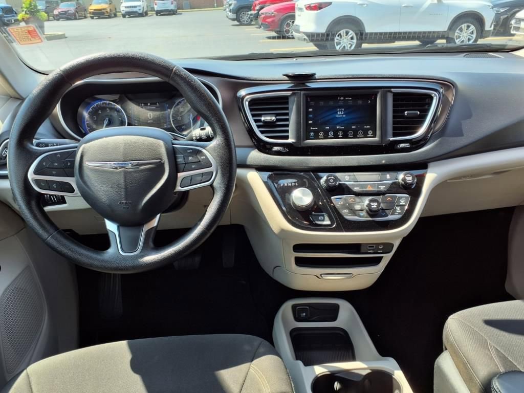 Used 2020 Chrysler Voyager LX image 20