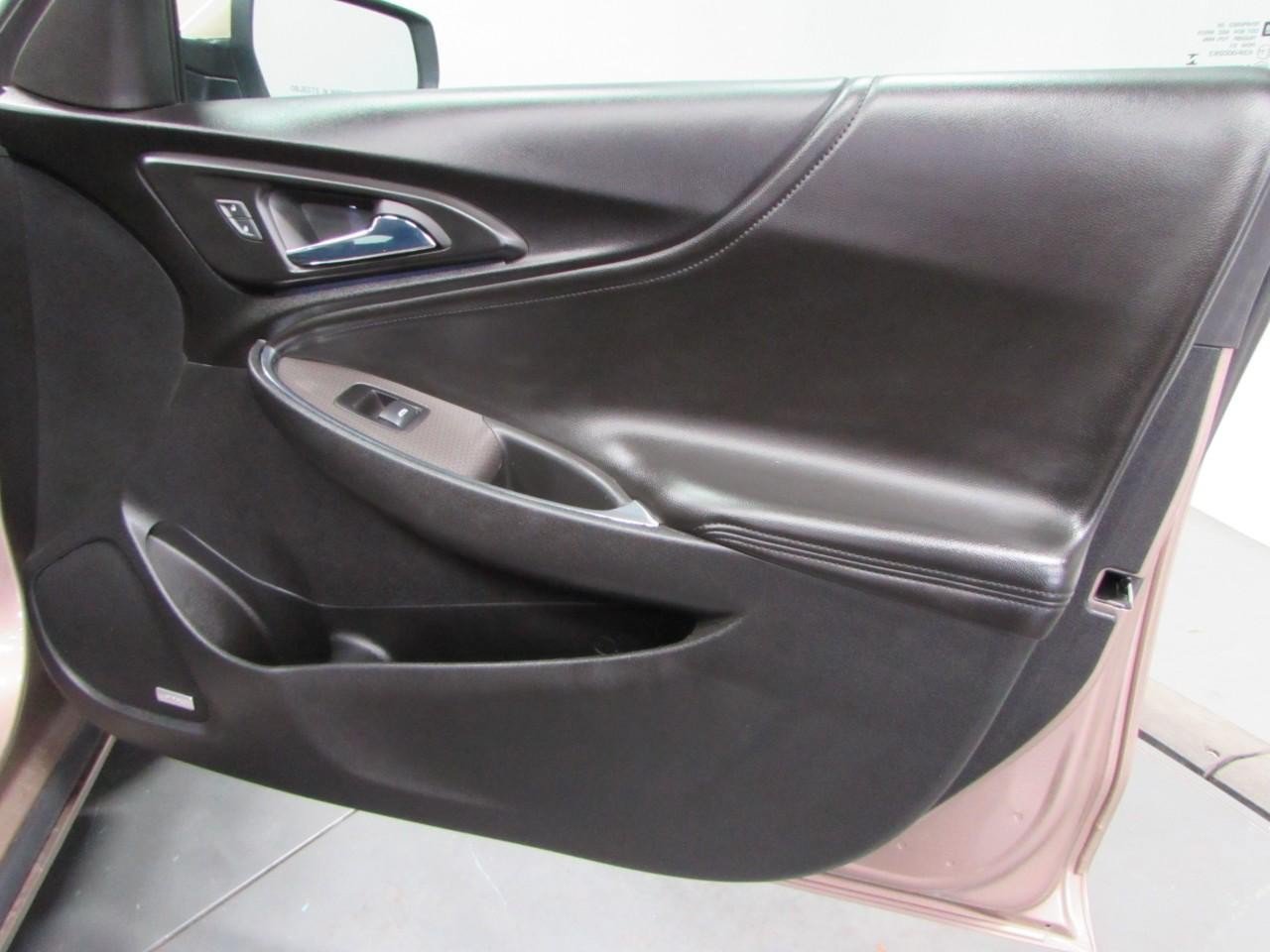 Used 2018 Chevrolet Malibu LT w/ Leather Package FWD image 16