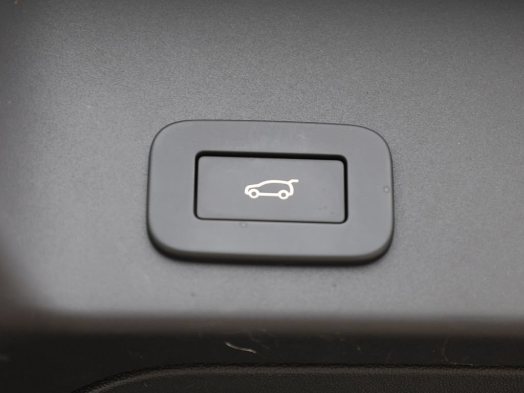 Used 2023 Land Rover Range Rover Evoque SE AWD/4WD image 9