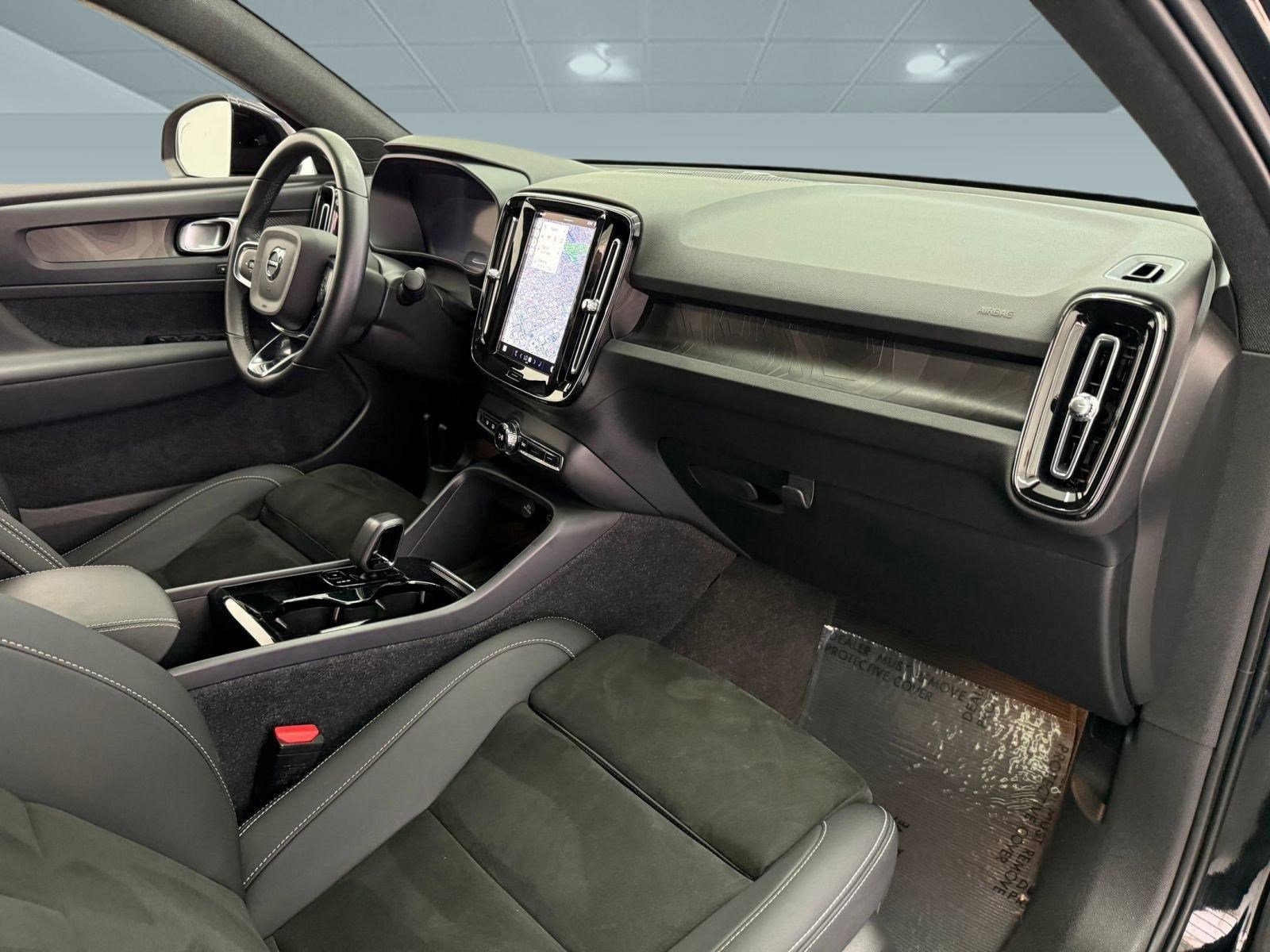 Used 2023 Volvo C40 P8 Recharge Ultimate image 22