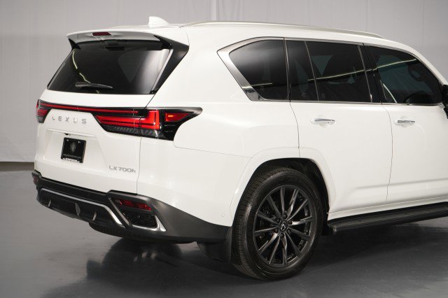 Used 2025 Lexus LX 700h F Sport image 11