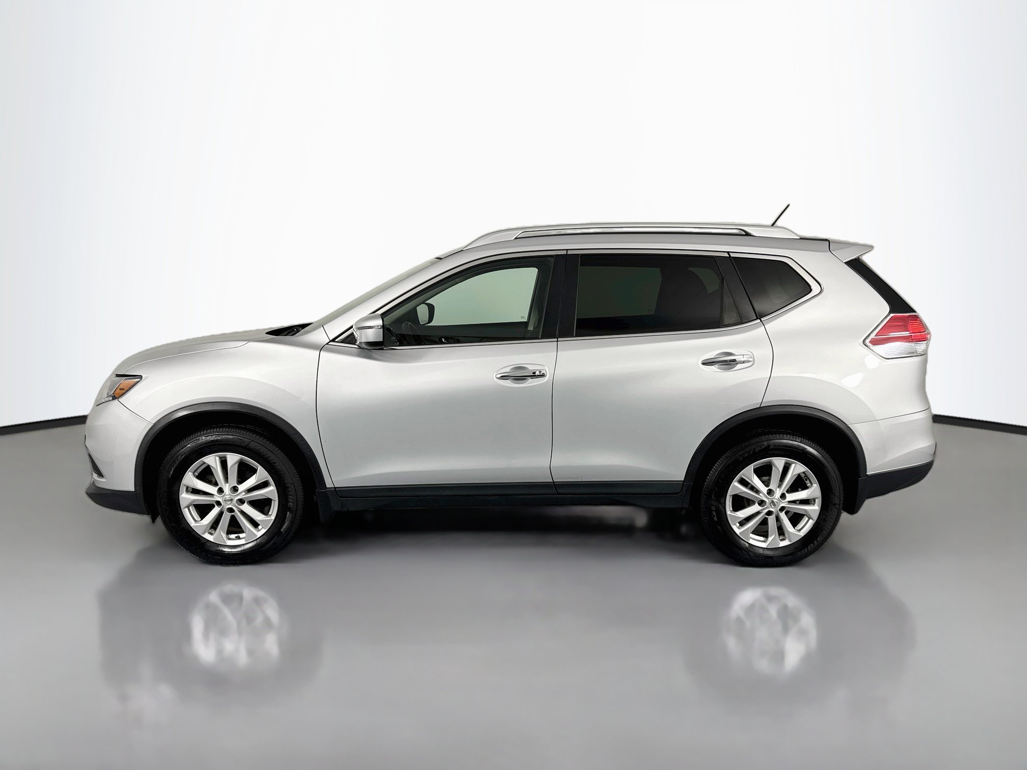 Used 2016 Nissan Rogue SV AWD/4WD image 8