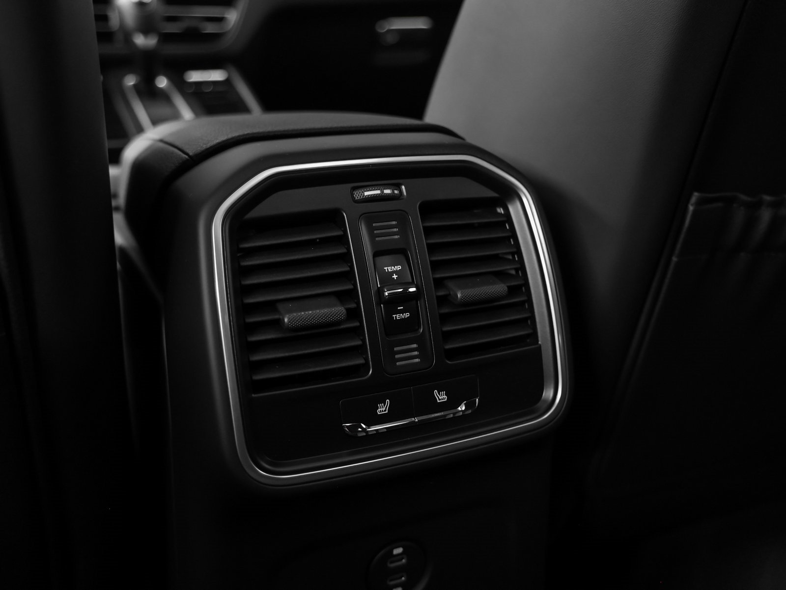 Certified 2025 Porsche Macan image 39