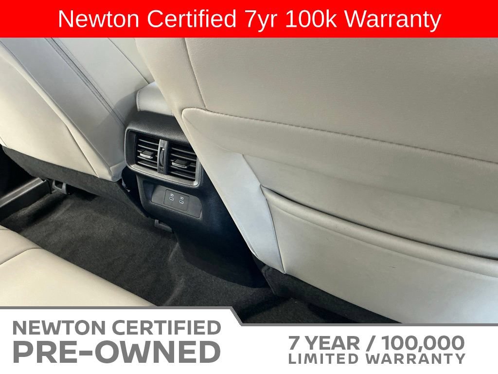 Used 2025 Nissan Murano SV AWD/4WD image 17