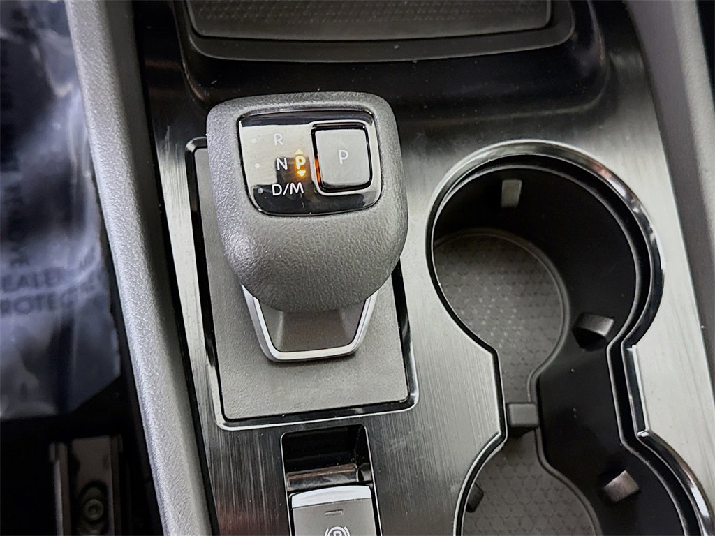 Used 2022 Nissan Rogue SV w/ SV Premium Package image 10