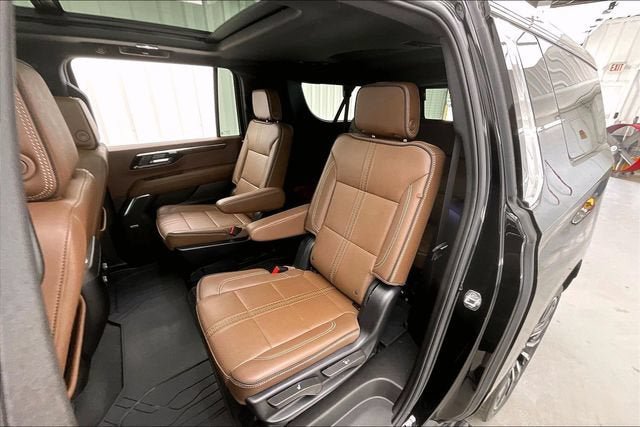Certified 2025 Chevrolet Suburban High Country AWD/4WD image 20