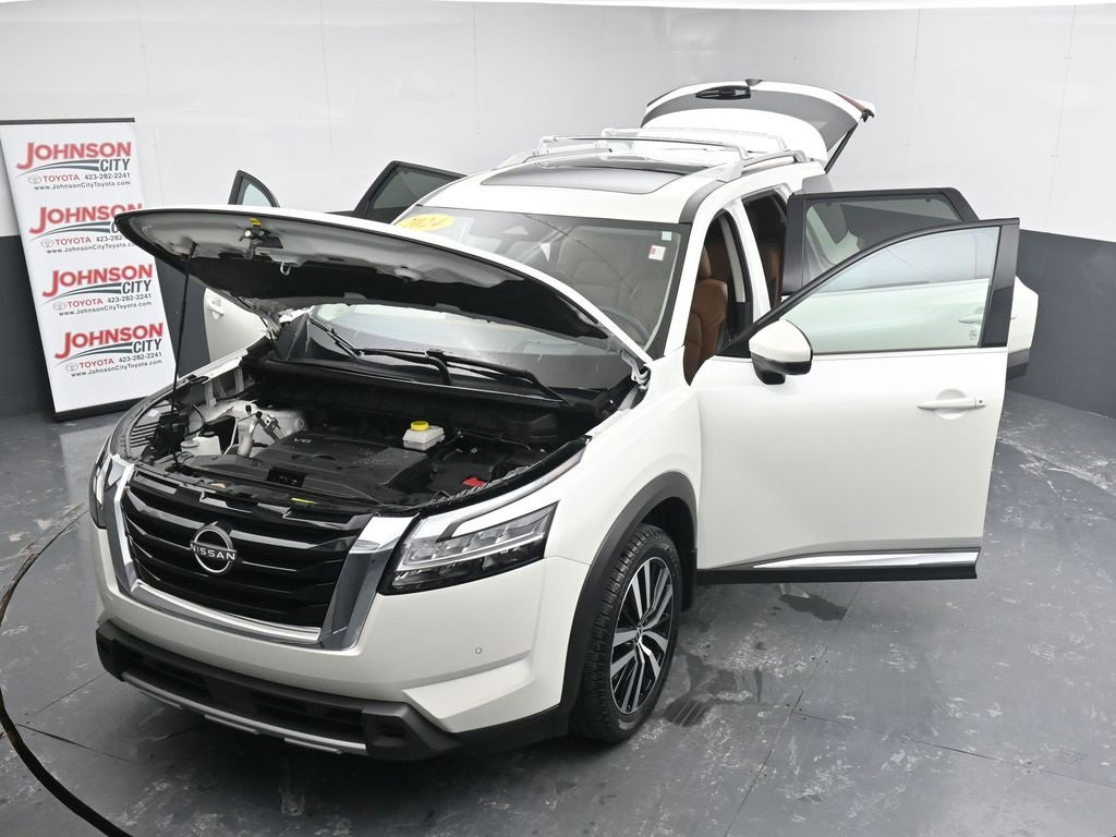 Used 2024 Nissan Pathfinder Platinum w/ Cargo Package image 43