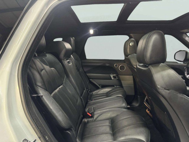 Used 2017 Land Rover Range Rover Sport HSE image 31