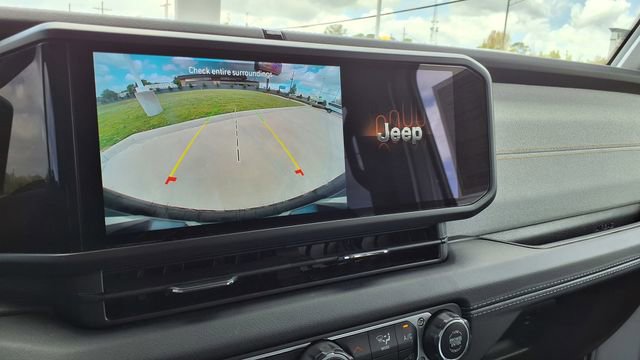 Used 2025 Jeep Wrangler Sahara image 26